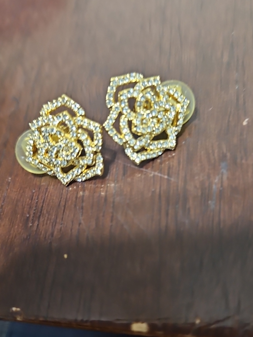 Avon Elizabeth Taylor Gold-Tone Rhinestone Earrings Like New